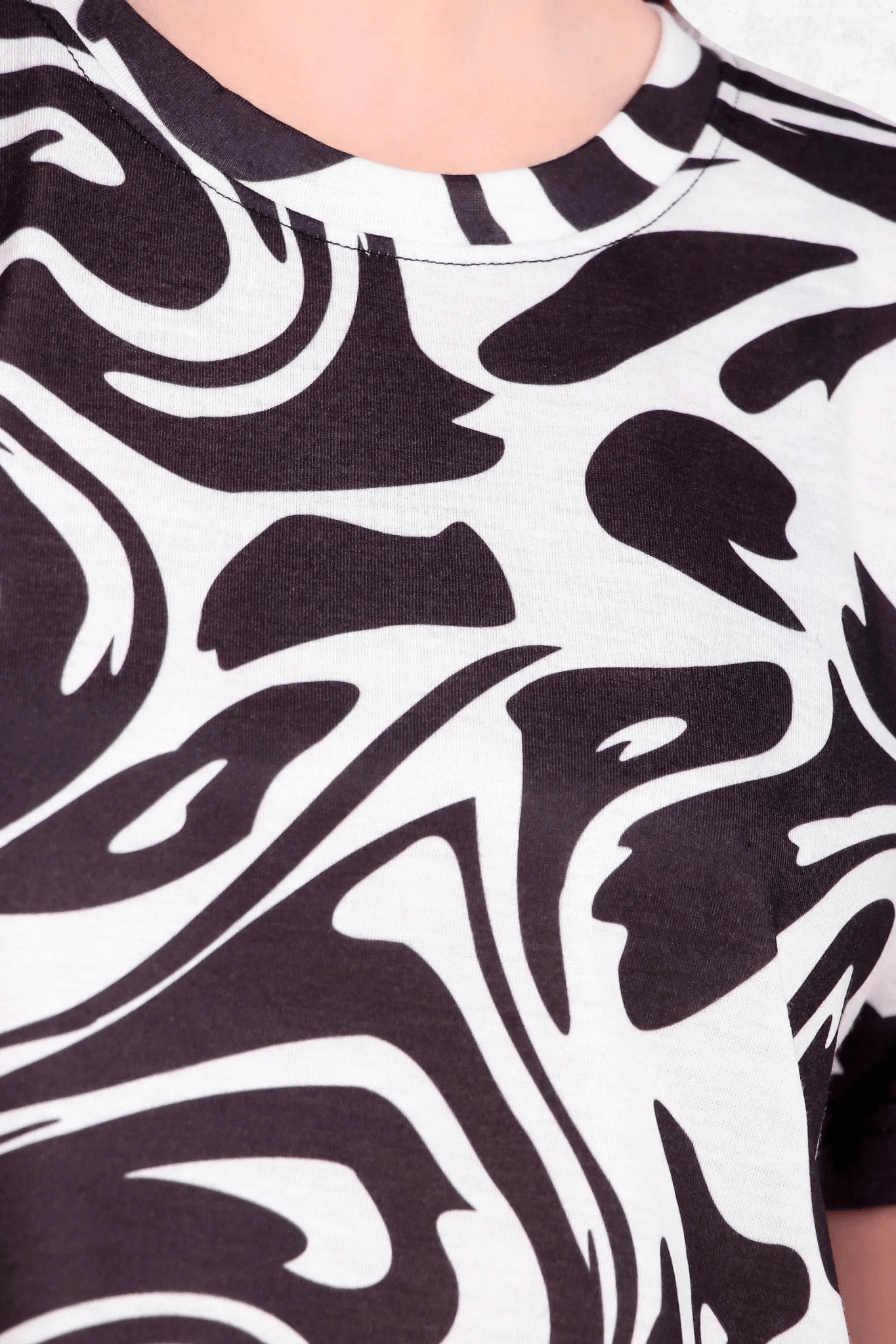 Black & White Abstract Swirl Crop Top - Print it upCROP TOP